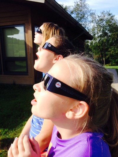 children looking at the sun